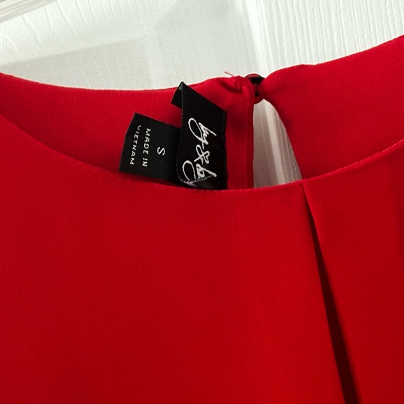 Red Bell Pleated Sleeves Small - Picture 6 of 7
